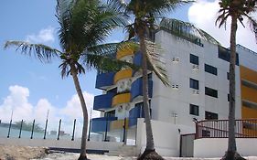 Apartamento em prédio Beira Mar